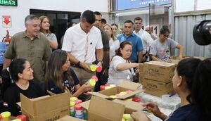 Santiago Peña verificó la calidad e innovaciones de los kits escolares 2025
