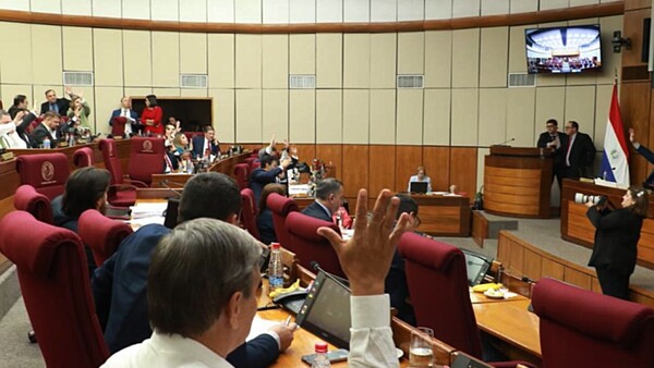 Generó polémica en el Congreso aumento de funcionarios públicos