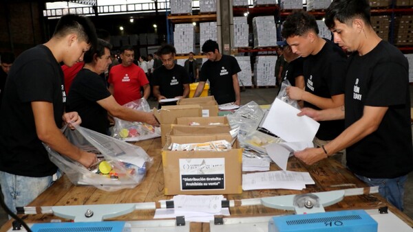 Kits escolares: Contenedor llegó a otro puerto y podría haber retraso