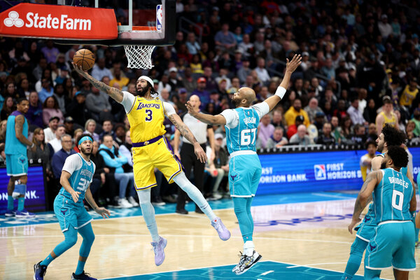 Versus / Lakers encadenan cuarta victoria con un colosal Davis