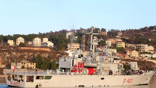 Llegan a Albania otros 49 migrantes interceptados cuando trataban de llegar a Italia