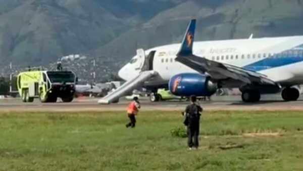 Avión sufrió incendio en uno de sus motores mientras se preparaba para despegar - 1000 Noticias