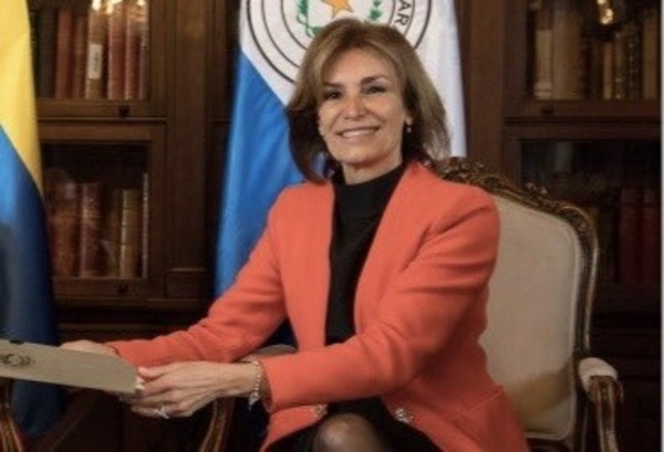 Peña da por terminadas las funciones de la embajadora paraguaya en Colombia