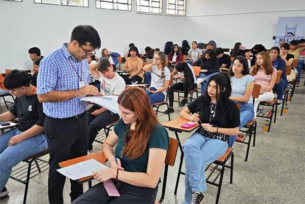 Dan a conocer resultados de la Prueba de Competencias Básicas para Becas del Gobierno 2025 | DIARIO PRIMERA PLANA