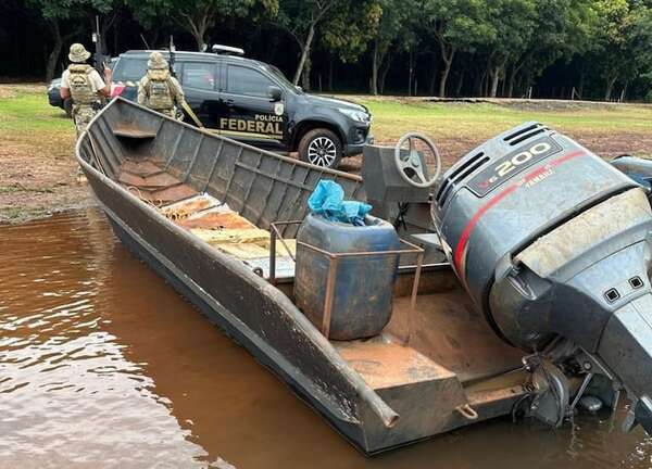 Incautan embarcación con casi 500 kilos de marihuana en el Lago de Itaipú - ABC en el Este - ABC Color