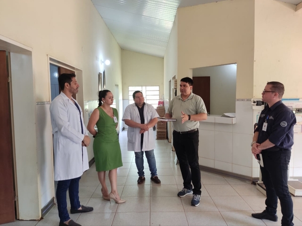 Intendente Ríos dijo que visitó unidades de salud para ver necesidades en Minga Guazú - La Clave