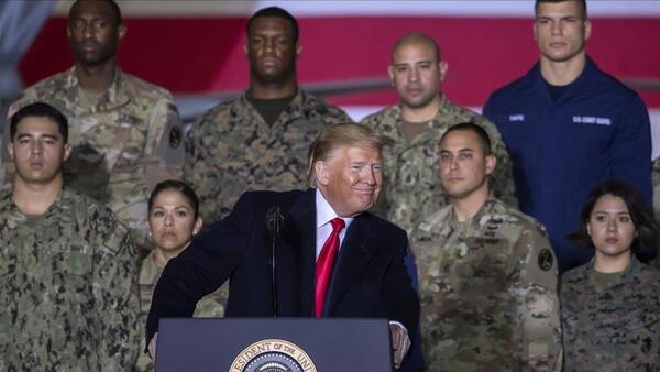 Trump firmó decreto contra personas trans en el Ejército de EE.UU. - 1000 Noticias