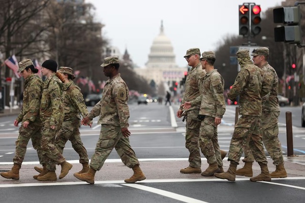 Trump prohíbe a los soldados “transgéneros” en el ejército estadounidense