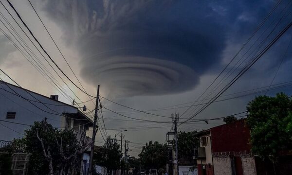 Reportan espectáculos de nubes ¿Se trata de un tornado?