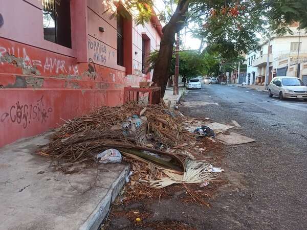Vereda y vertedero al mismo tiempo - Crónicas Ciudadanas - ABC Color