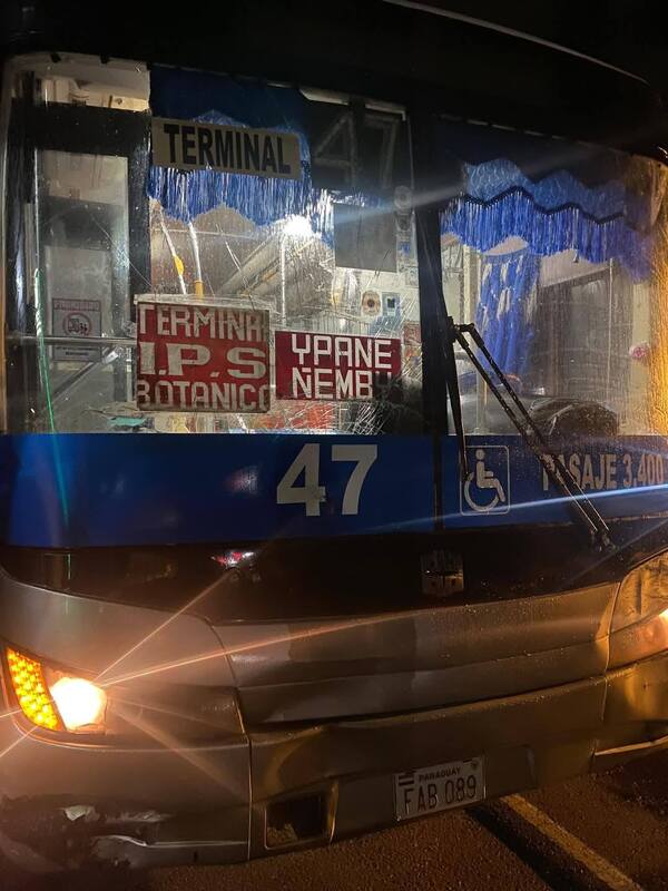 Ypané: mujer muere atropellada por un colectivo - trece