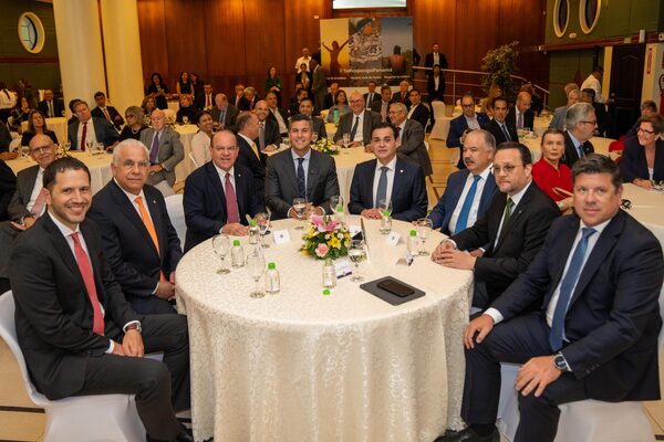 Presidente expone el enorme potencial de Paraguay para atraer nuevas inversiones - .::Agencia IP::.