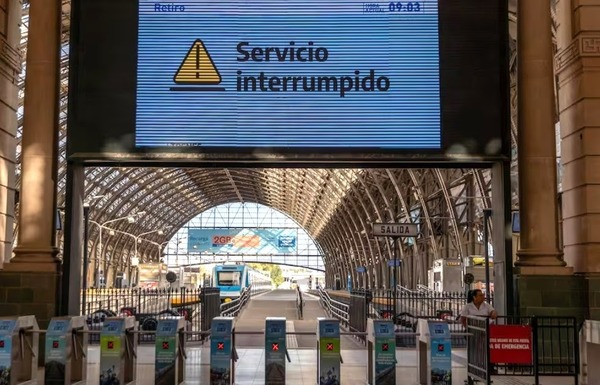 Paro ferroviario argentino dificulta el paso en la frontera con Paraguay