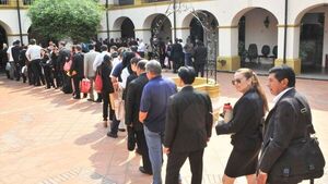 Funcionarios casi duplicarán sus salarios con remuneraciones extras