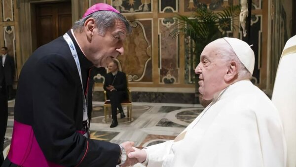 El obispo de Caacupé saluda al Papa en el Vaticano - Portal Digital Cáritas Universidad Católica