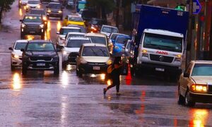 Pronostican día cálido con lluvias y tormentas eléctricas
