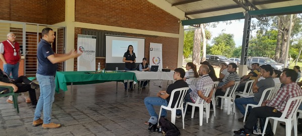 SENACSA capacita a vacunadores y supervisores para la campaña de vacunación contra la fiebre aftosa en Itapúa y Alto Paraná