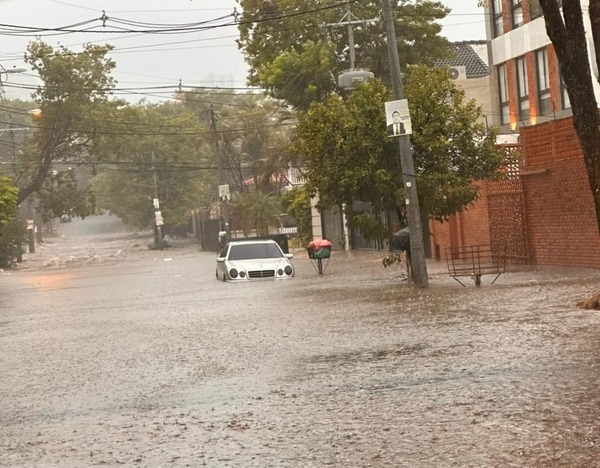 Lluvias fueron breves pero causaron caos en Asunción y alrededores