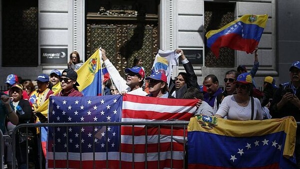 Unos 600 mil venezolanos podrían verse expuestos a ser deportados de EE.UU - 1000 Noticias