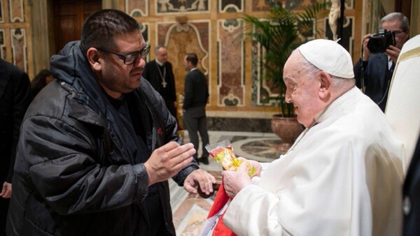“¿Me traen chipa?”, pregunta el Papa a una delegación paraguaya