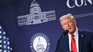 Donald Trump firma decreto para restringir los procedimientos de transición de género en menores