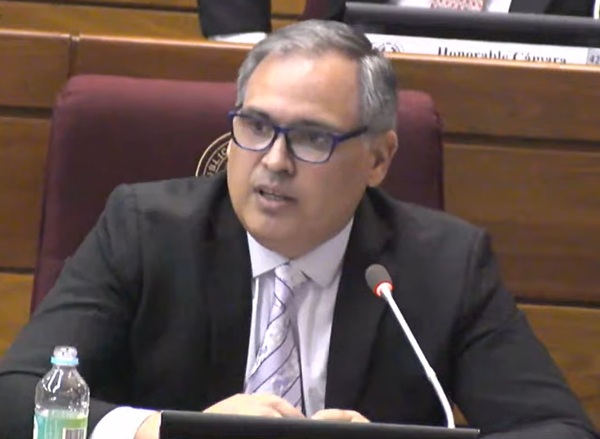 Ante falta de ministra, viceministro justifica sobre aumento del peaje