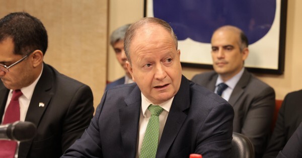 Valdovinos dice que no hay recursos para infraestructura, pero este año se crearán 15.000 cargos en el Estado