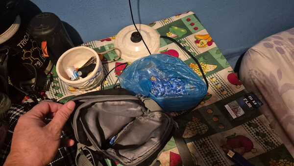 SENAD detuvo a una mujer que ofrecía drogas en cercanías de un centro educativo - trece