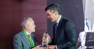 La Nación / Presidente Peña recibe el premio “Líder del Año”, en Panamá
