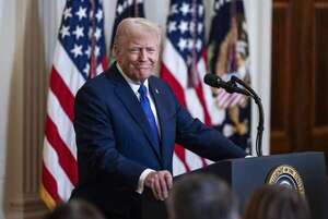 Trump firma decreto para prohibir la enseñanza de teorías de raza y género en las escuelas - Mundo - ABC Color