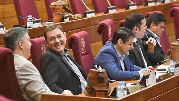 Aprueban pedido de informe para conocer viajes de Santi y de Marito