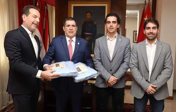 MEC consultó a firmas vinculadas a Cartes para millonaria licitación de uniformes - Nacionales - ABC Color