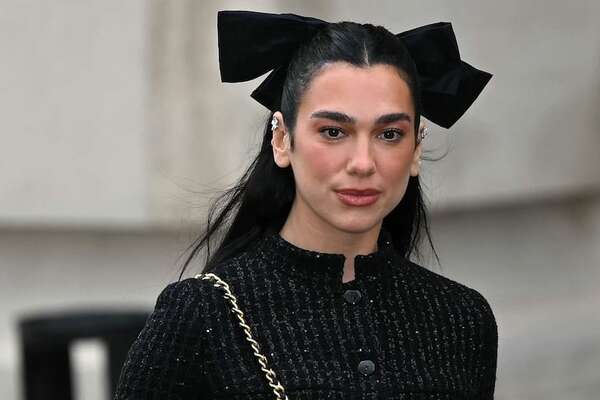 Chanel reunió a famosas de la talla de Dua Lipa y Kylie Jenner en su desfile en París - Gente - ABC Color