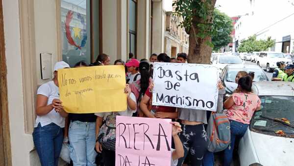 Isepol desestima denuncia de discriminación y rechaza pedido de mujeres aspirantes