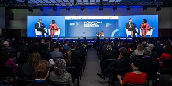 Santiago Peña en el Foro Económico del CAF: “Paraguay es un país estratégico para la inversión internacional” • PARAGUAY TV
