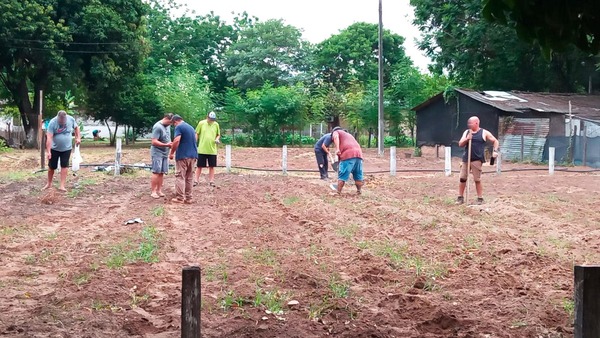 Inicia proyecto de cultivo sostenible en la Granja Penitenciaria Ko’ê Pyahu con el apoyo de privados de libertad