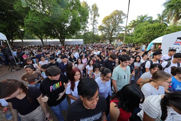 Más de 7.000 jóvenes aprobaron para becas de Itaipú pero solo hay 5.000 plazas