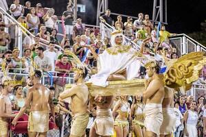 Más de 10.000 personas en la primera noche del Carnaval Encarnaceno