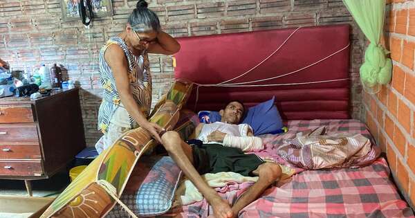 La Nación / Tras accidente de moto, hombre queda en cama y la madre apela a solidaridad para comprar platino