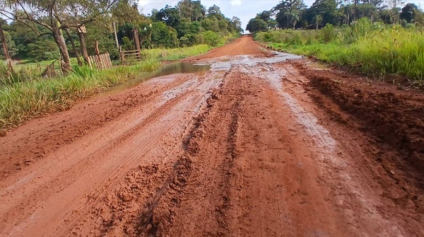 Ríos asume que obra no se hizo como corresponde en km 20 de Minga Guazú - La Clave