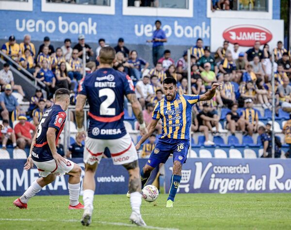 "Me tocó el talón Francisco Da Costa, pero para el árbitro no fue penal", refirió Benítez · Radio Monumental 1080 AM