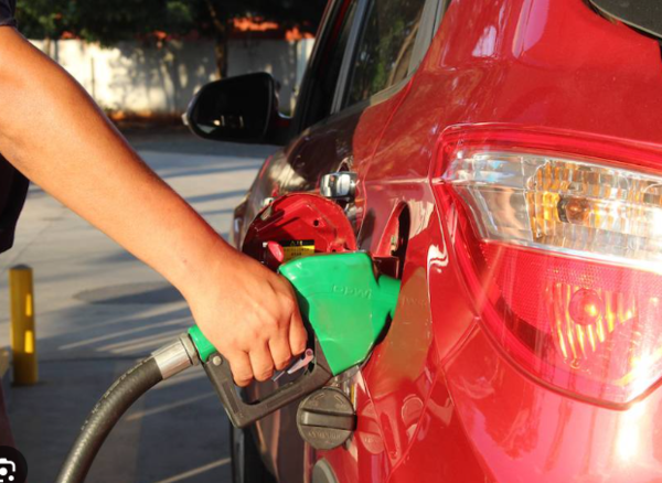 Emblemas privados anuncian suba de combustibles desde este jueves