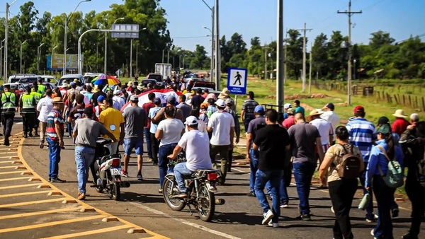 Multitudinaria manifestación en Coronel Oviedo por la protección del Río Tebicuary