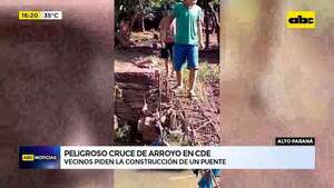 Vecinos de CDE piden construcción de un puente por peligroso cruce de arroyo - ABC TV - ABC Color