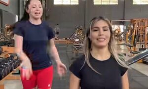 (GALERÍA) Nadia Portillo y Ramonita Vera se descuerean juntas