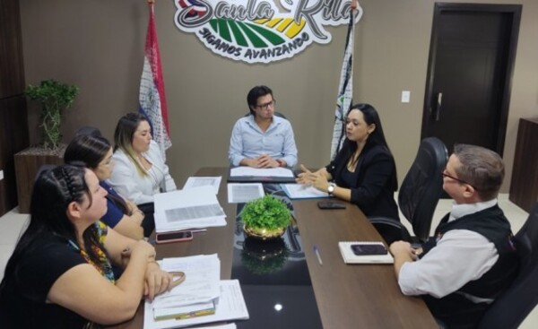 Reunión para planificar mejoras en Salud en Santa Rita