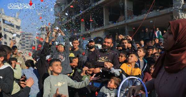 La Nación / Liberan a más rehenes israelíes en Gaza en medio de algarabía de palestinos