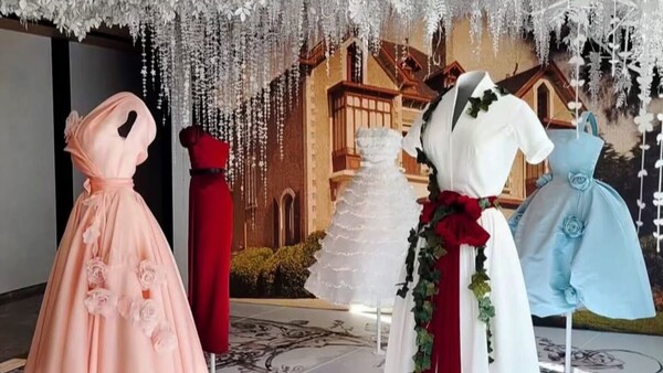 La moda se expone en los museos de París durante la Alta Costura