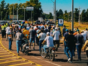 Marchan en Coronel Oviedo para salvar el río Tebicuary