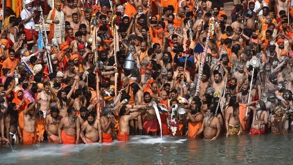 El festival hindú de Kumbh Mela rebasa los 300 millones de baños sagrados desde su inicio